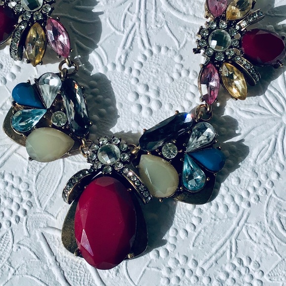 Jewelry - Antique gold chunky rhinestone statement necklace